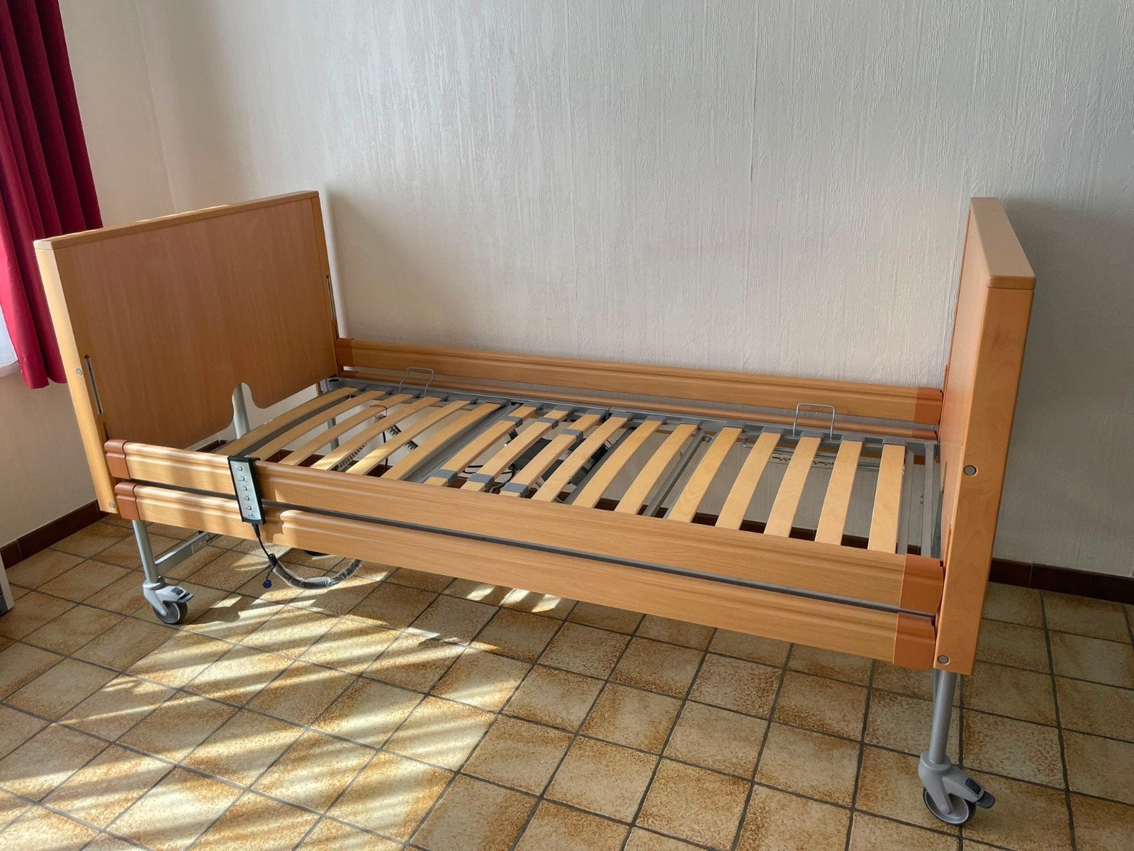LIT ELECTRIQUE TELECOMMANDE, 90 cm, Beige, Enlèvement, Bois