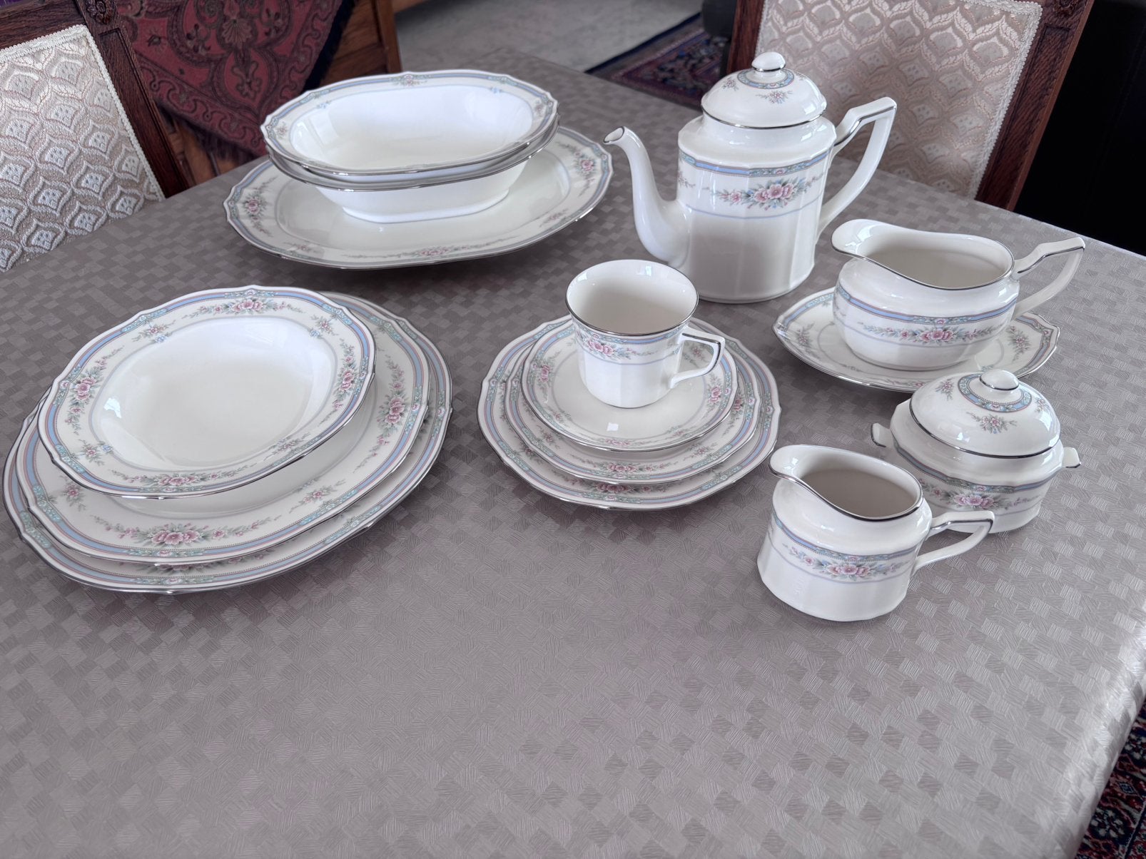 Schitterend 12-Persoons Servies Noritake "Rothschild”, Ophalen