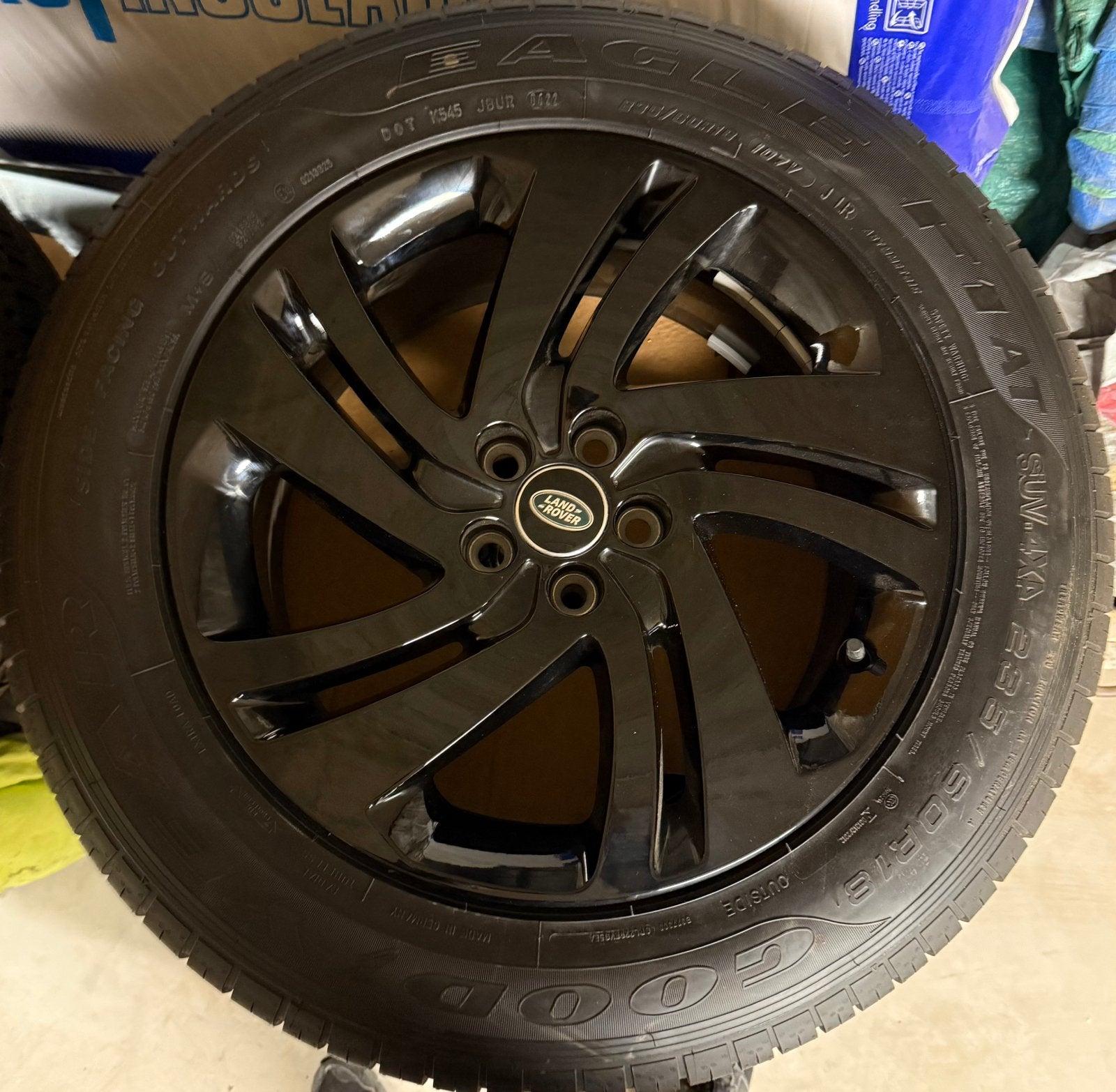 A vendre quatre jantes aluminium  et pneus état impeccable, Ophalen, 18 inch, Banden en Velgen, Nieuw