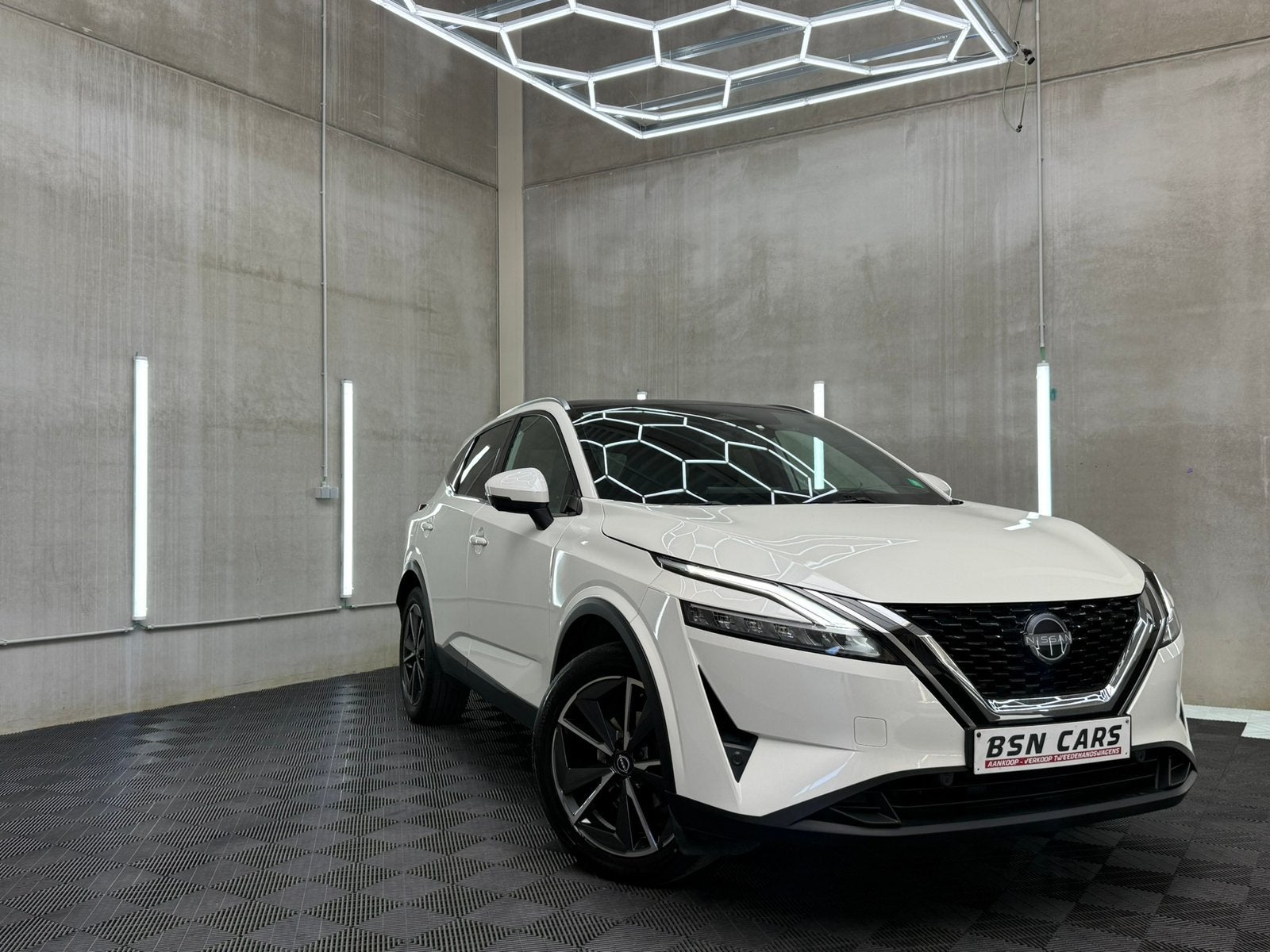 NISSAN QASHQAI/PANO/360CAMERA/HEADUP/MEMORY/CARPLAY/GRNTIE, Auto's, Voorwielaandrijving, Stof, Wit, 5 deurs