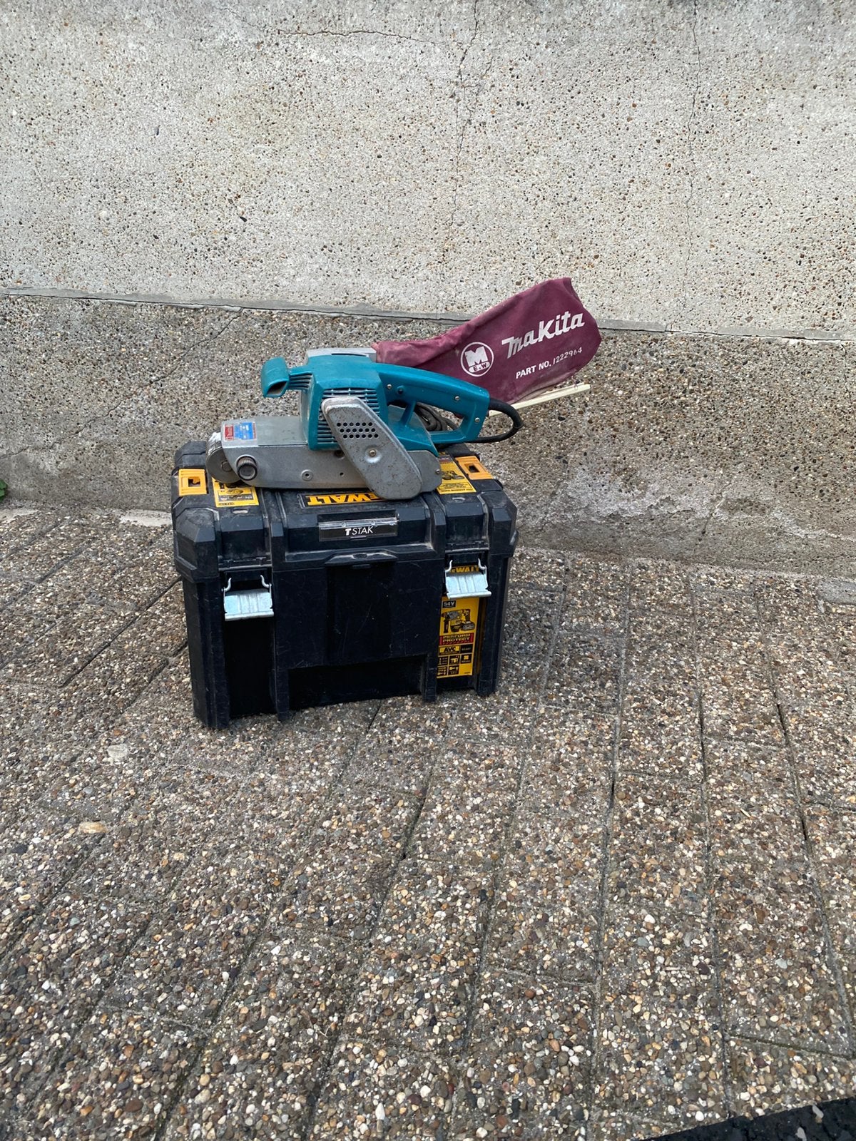 Makita bandschuurmachine, Doe-het-zelf en Bouw, Ophalen, Zo goed als nieuw, Bandschuurmachine