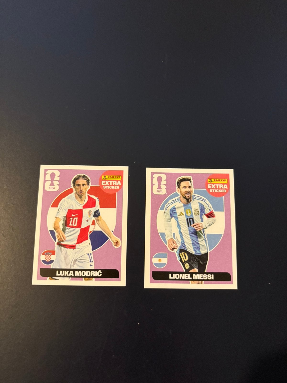 Messi and modric extra sticker world cup 2026, Collections, Broches, Pins & Badges, Envoi, Neuf