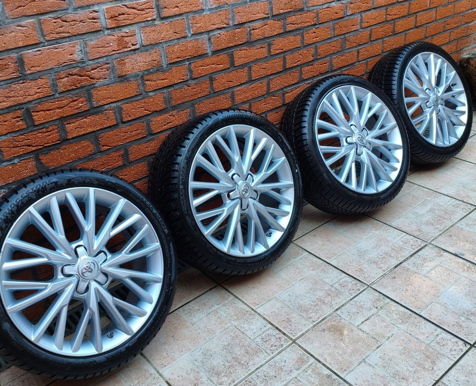 kit hiver original Toyota 225/40R18 92V avec TPMS, Enlèvement, Pneu(s)