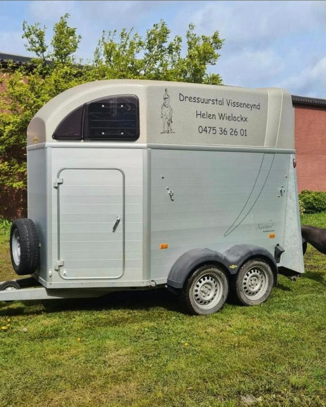 te huur: zeer stabiele 2paards trailer