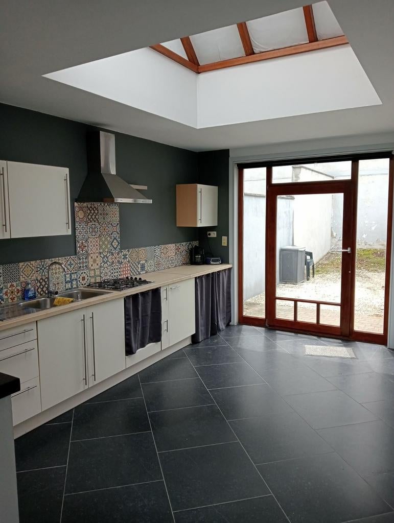 Maison divisée en deux appartements, Immo