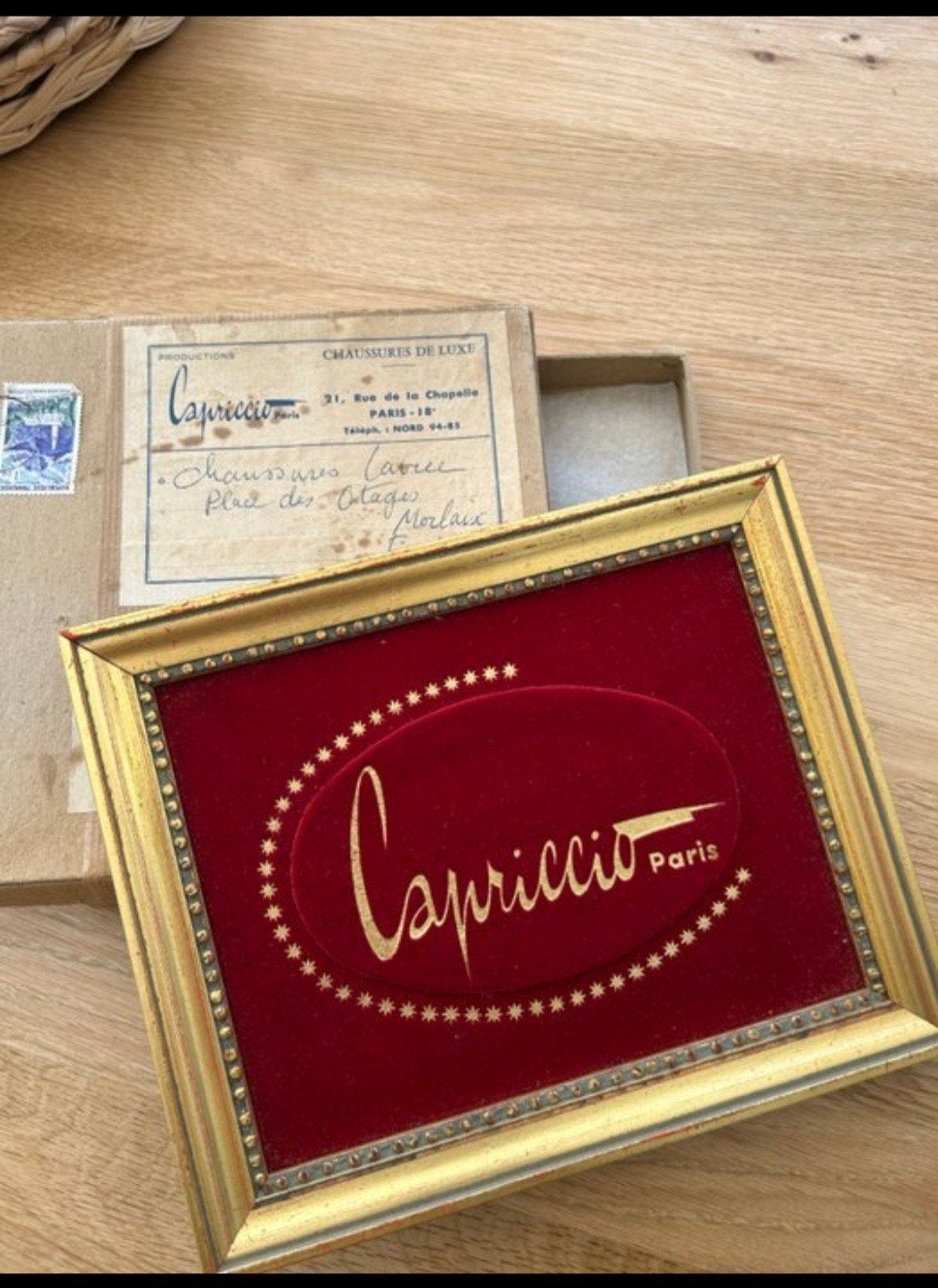 Vintage 1950 Capriccio Paris Reclamebord Schoenen Fluweel, Ophalen of Verzenden, Zo goed als nieuw, Reclamebord