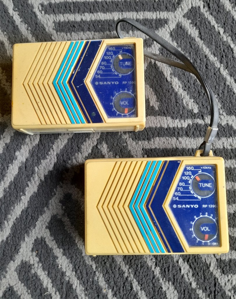 Sanyo RP1390   2x transistorradio, Audio, Tv en Foto, Verzenden, Gebruikt, Transistorradio