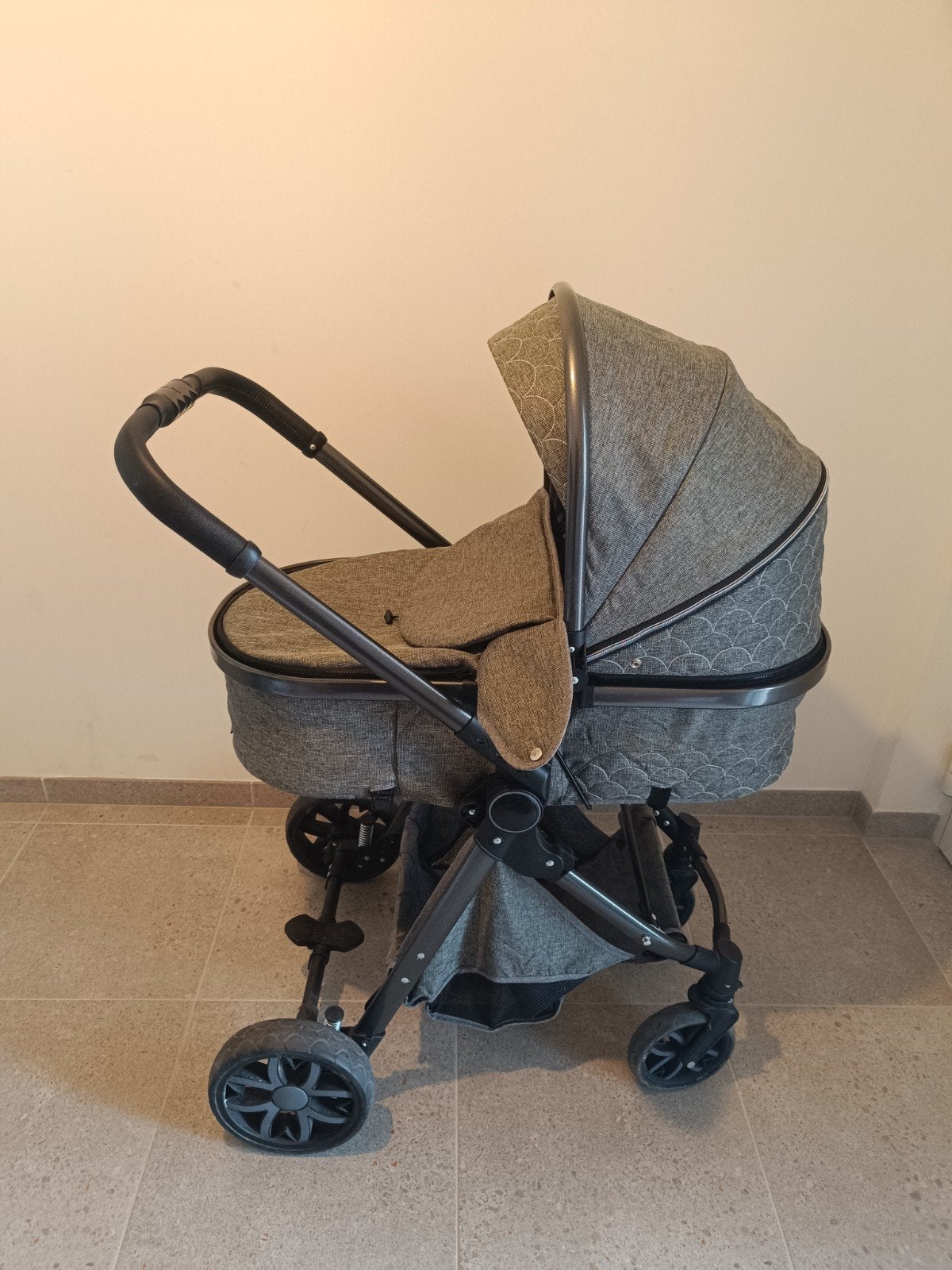 Merkloze 3 in 1 kinderwagen met autostoel en reiswieg, Kinderen en Baby's, Ophalen, Kinderwagen