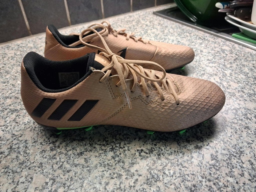 voetbalschoenen merk adidas – maat 37 ½ - als nieuw, Kinderen en Baby's, Adidas, Sportschoenen, Ophalen of Verzenden, Zo goed als nieuw