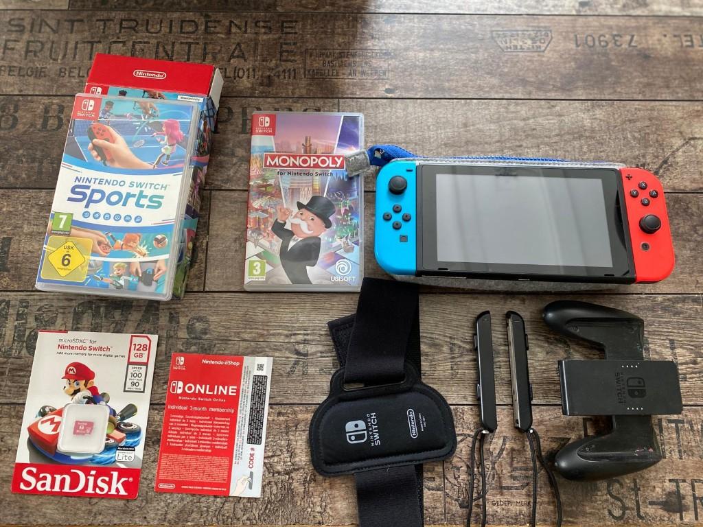 Nintendo Switch met veel extra's, Games en Spelcomputers, Spelcomputers | Nintendo Switch, Gebruikt, Switch 2019 Upgrade, Met 2 controllers