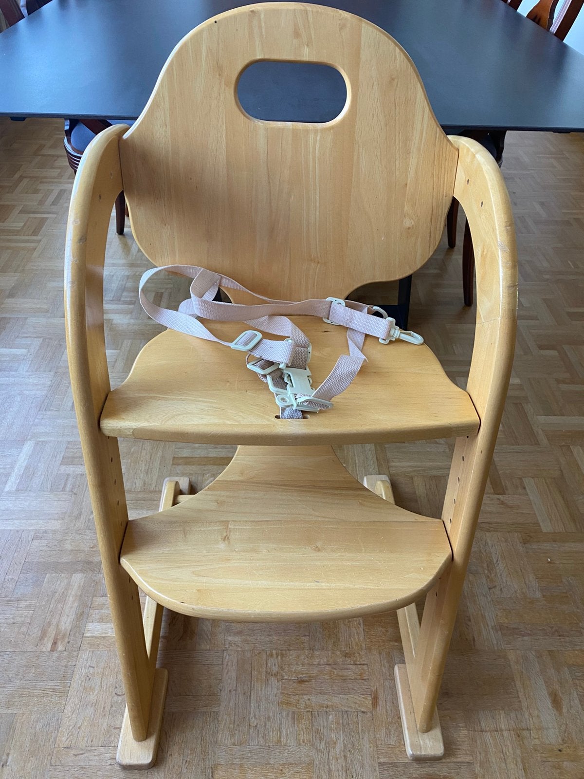 Chaise haute  évolutive avec harnais et tablette(1-8 ans), Enfants & Bébés, Chaises pour enfants, Enlèvement, Comme neuf, Chaise évolutive