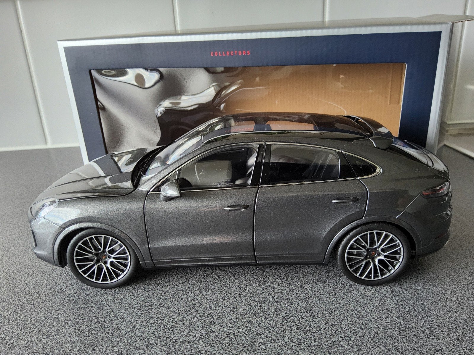 Porsche Cayenne Turbo Coupé., Ophalen of Verzenden, Norev