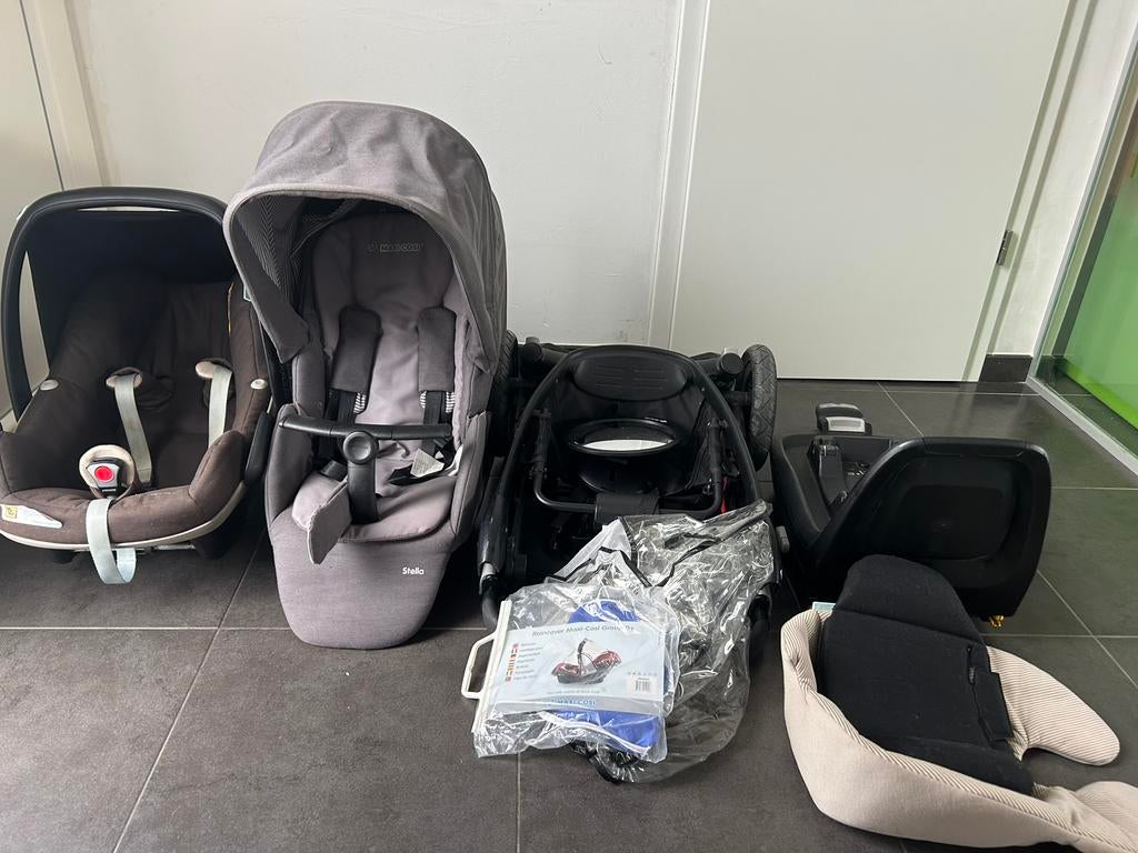 Maxi-Cosi + base Isofix + poussette + accessoires, Enfants & Bébés, Enlèvement, Utilisé