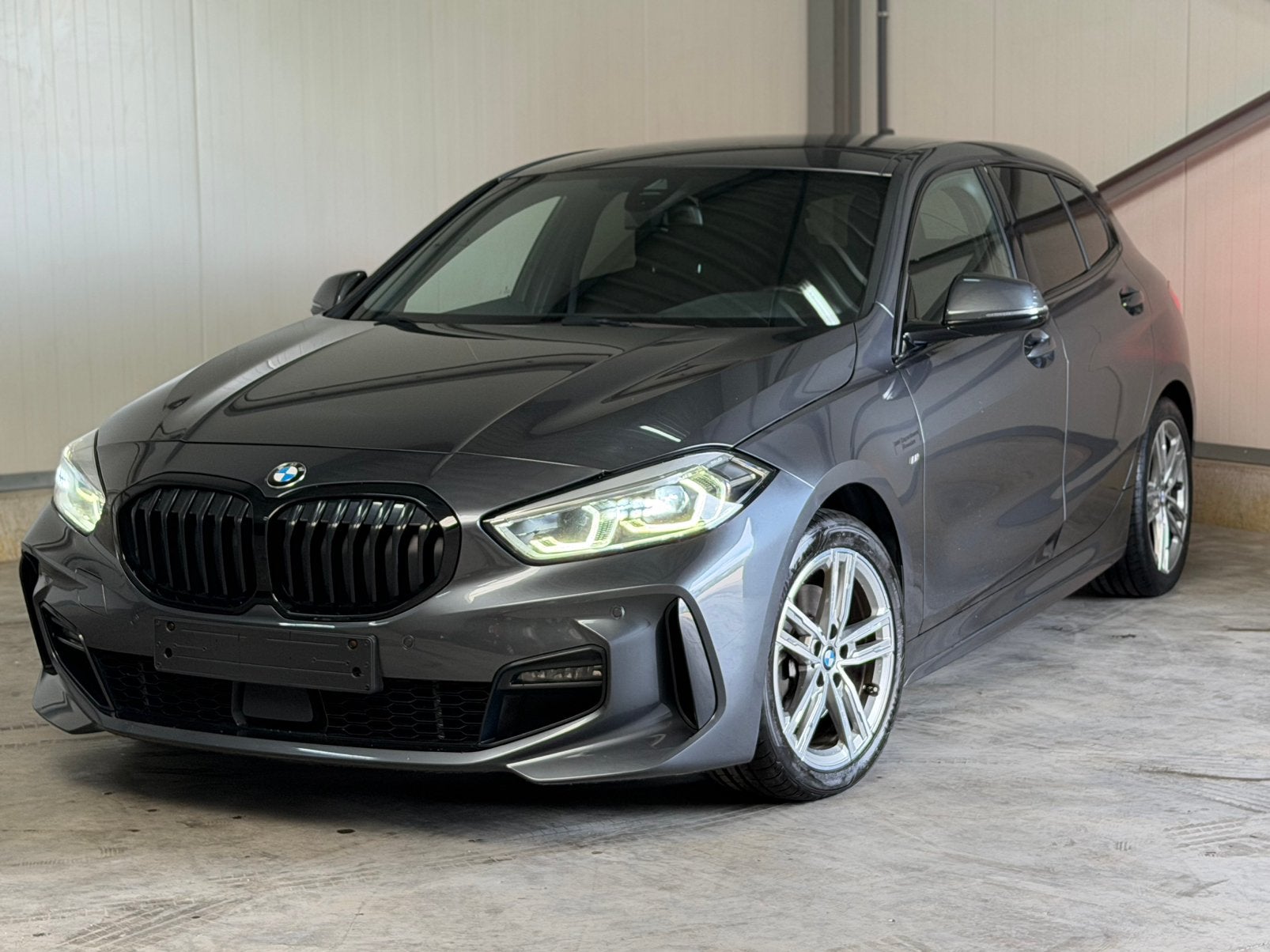 BMW 1serie M-Sport | Automaat | 2021 | (Overname mogelijk), Auto's, BMW, Automaat, 1 Reeks, Alcantara, Zwart