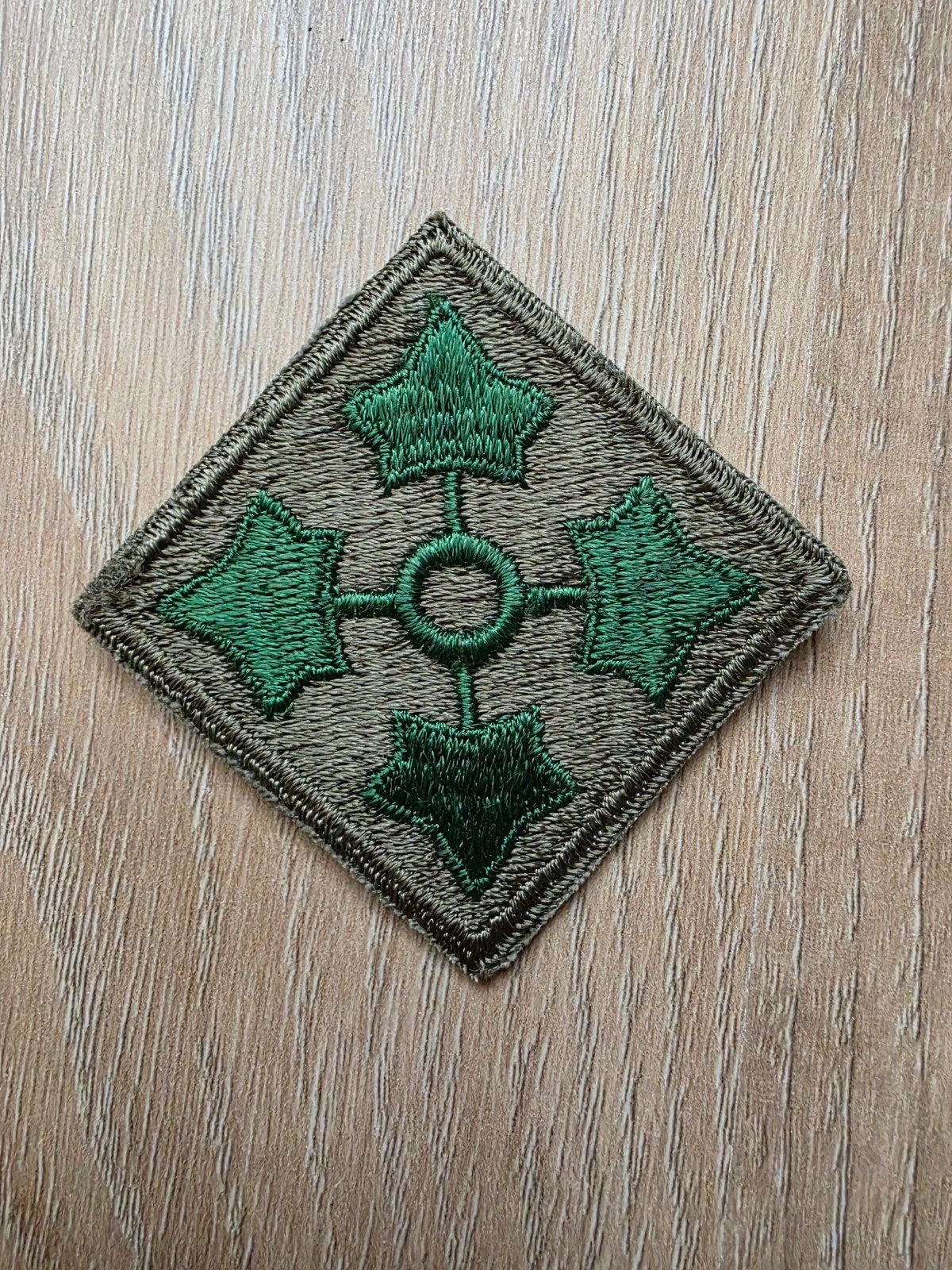 US WW2 4th Infantry division patch whiteback Utah beach, Verzamelen, Ophalen of Verzenden