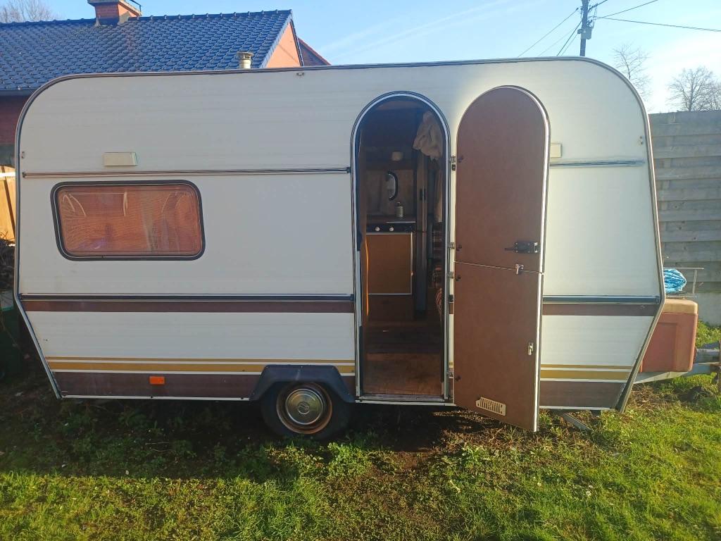 Mooie caravan 650 kg, Particulier, Tot en met 5, Ringverwarming, 5 tot 6 meter