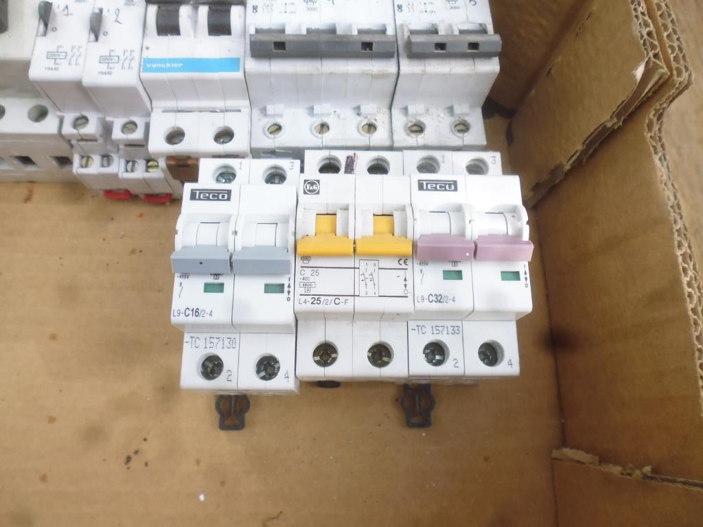 set differentiële stroomonderbrekers, potentiometer Vynckier, Doe-het-zelf en Bouw, Ophalen of Verzenden, Nieuw, Overige typen