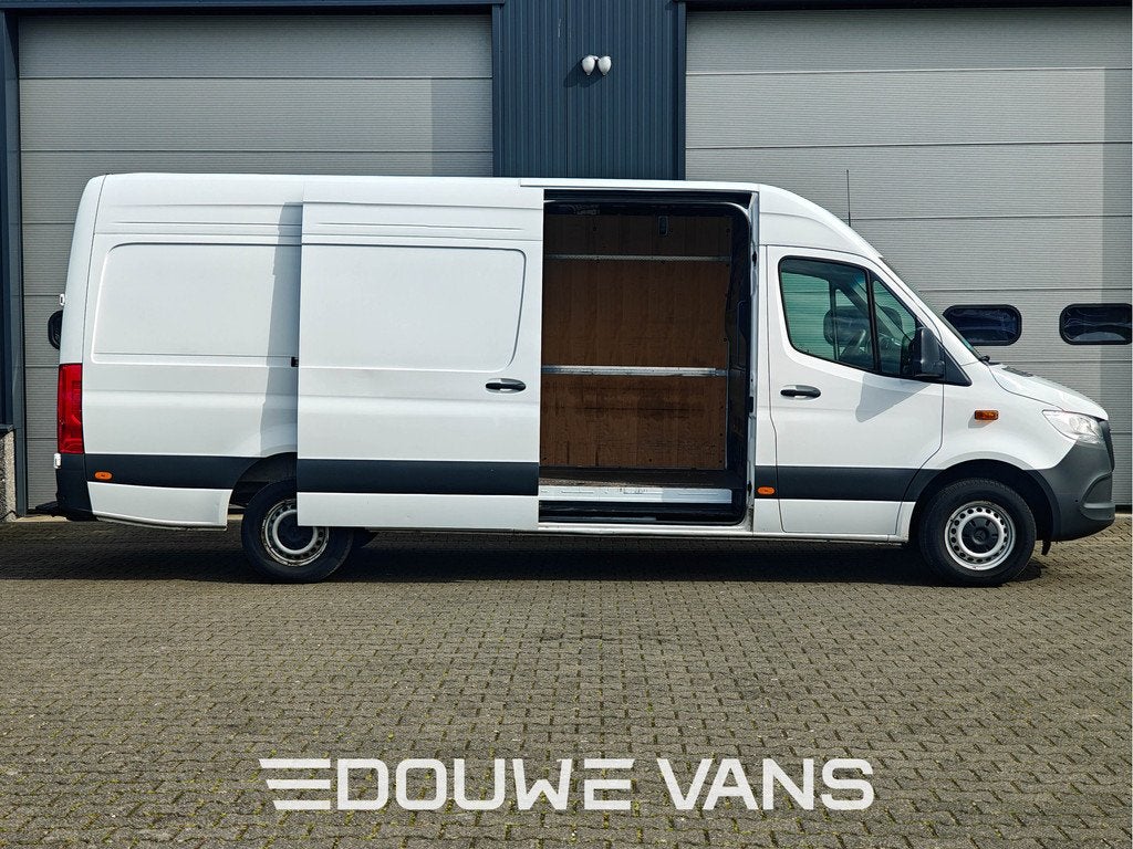 Mercedes-Benz Sprinter L3 H2 Automaat MBUX 10.25 Camera Carp, Auto's, Automaat, Gebruikt, 4 cilinders, 2800 kg