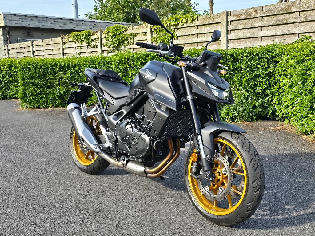 HONDA CB 750 Hornet 2025 – Slechts 145 km NIEUW, Permis Moto A, Plus de 35 kW, Contrôle de traction, 2 cylindres