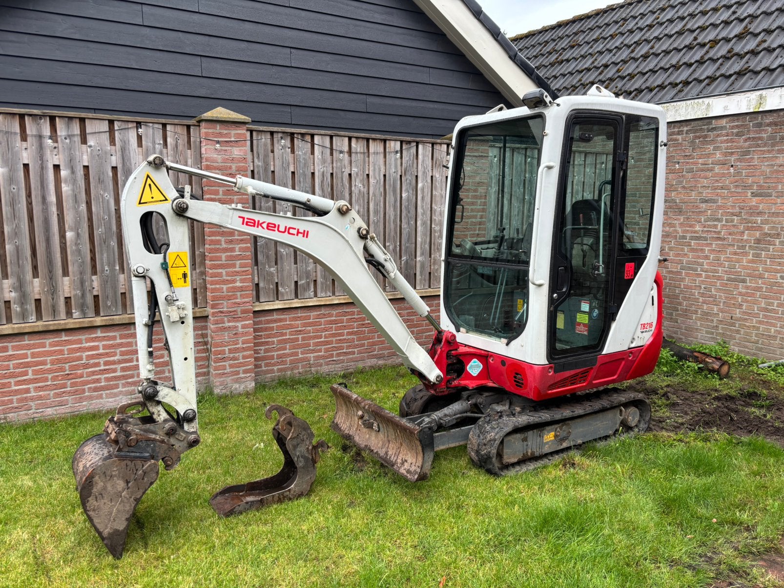 Takeuchi TB 216 2017 1900 kg Mini Graafmachine Graver, Zakelijke goederen, Machines en Bouw | Kranen en Graafmachines, Ophalen