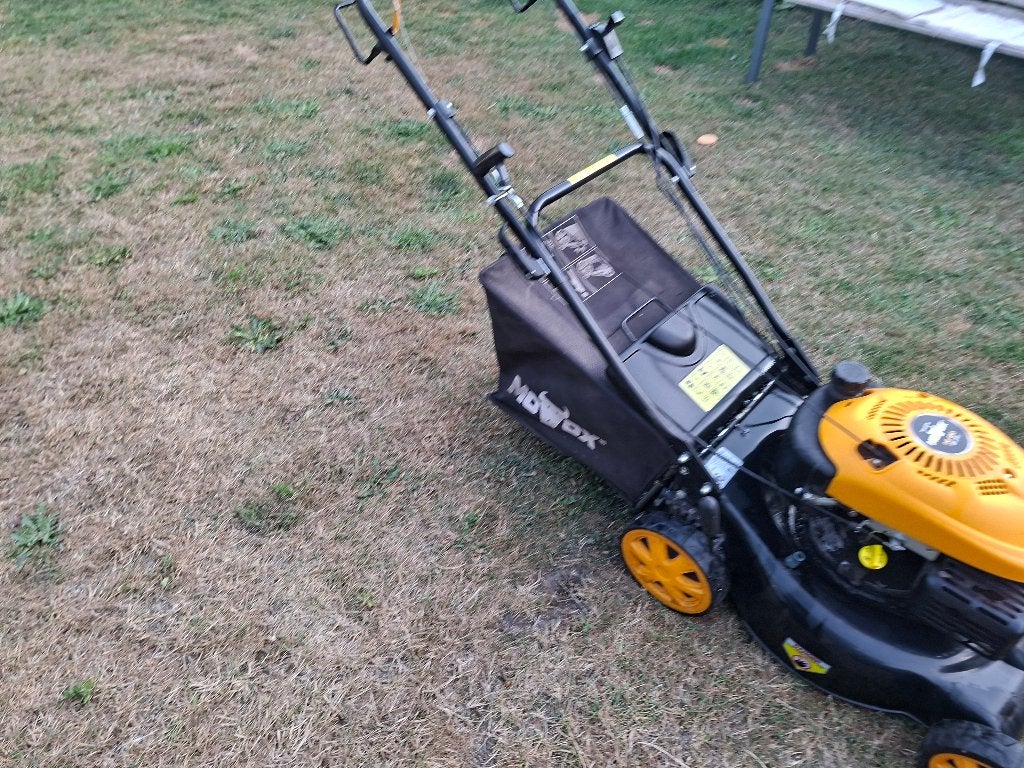 Grasmachine, werkt perfect, Tuin en Terras, Grasmaaiers, Ophalen, Gebruikt, Benzine-grasmaaier, Opvangzak