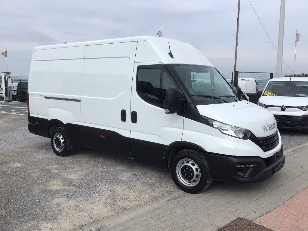 iveco daily l3h2 140pk 2026 7000km trek/3500kg 27950e ex, Autos, Achat, Entreprise, Boîte manuelle, Noir