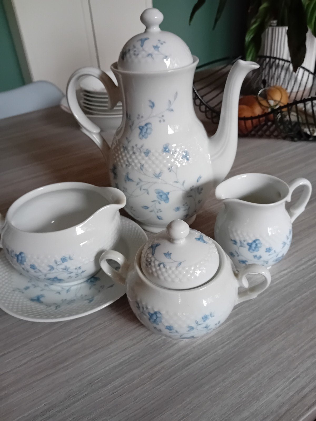 eetservies met blauwe bloemetjes, Huis en Inrichting, Keuken | Servies, Ophalen, Bord(en)