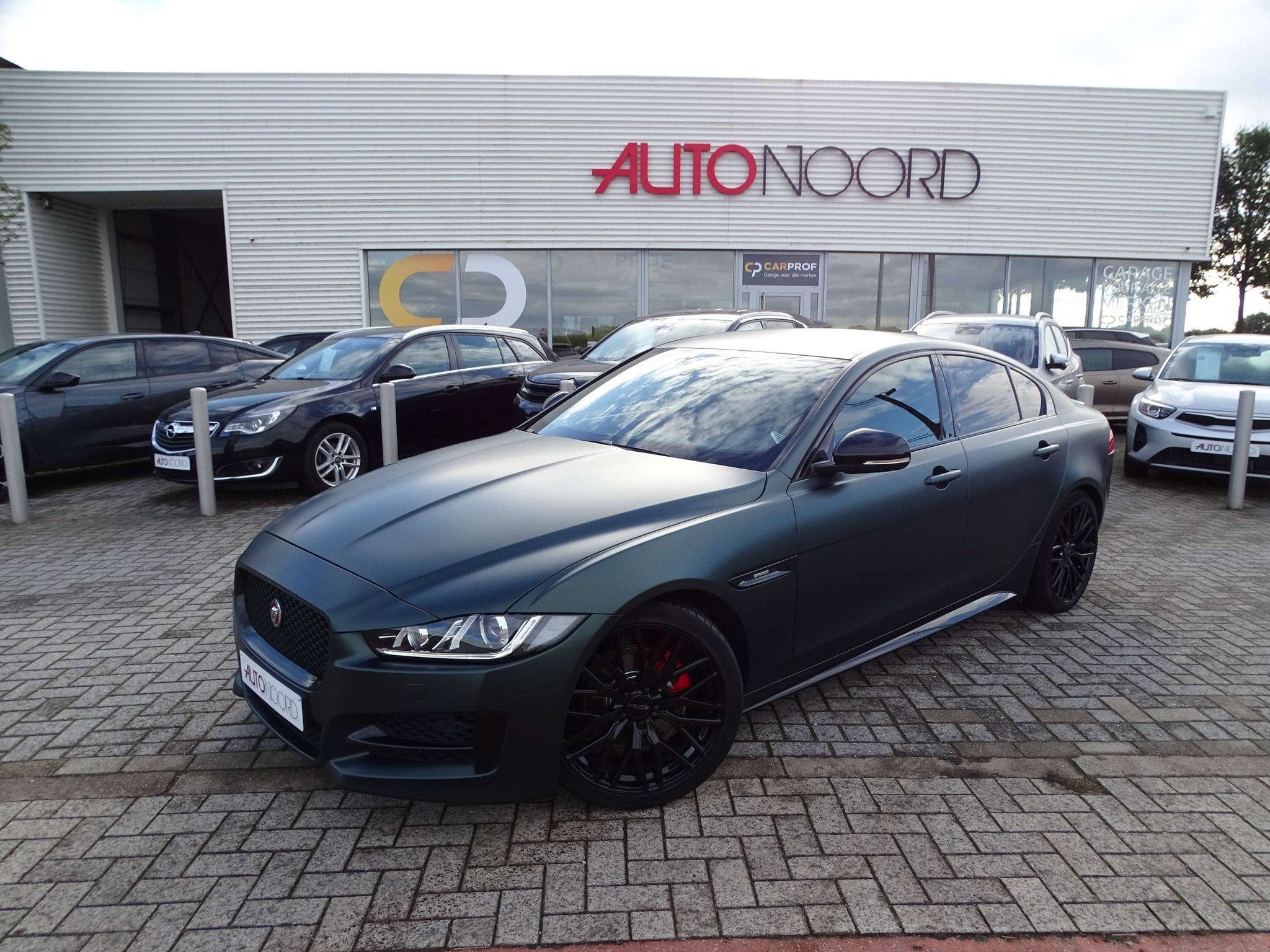 Jaguar XE XE 2.0 D Business Edition R-Sport * TOPSTAAT!, Auto's, Jaguar, Automaat, 4 deurs, Achterwielaandrijving, Gebruikt