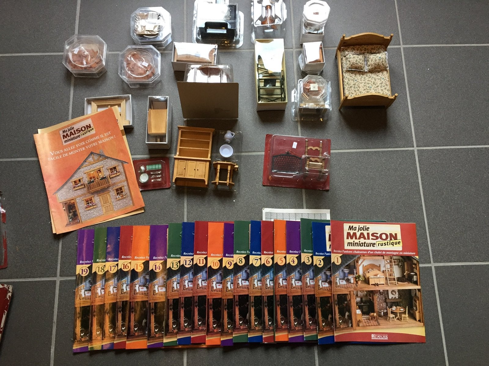 Lot de miniatures avec fasicules, Verzamelen, Poppetjes en Figuurtjes, Ophalen of Verzenden, Zo goed als nieuw