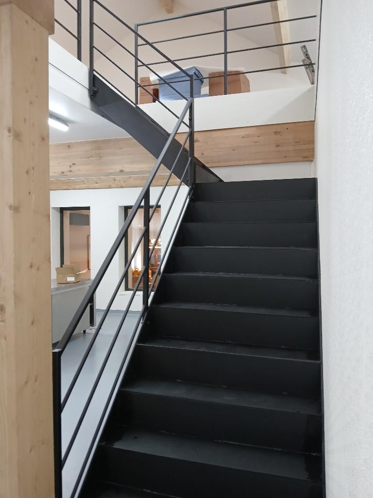 Escaliers, Enlèvement, Neuf