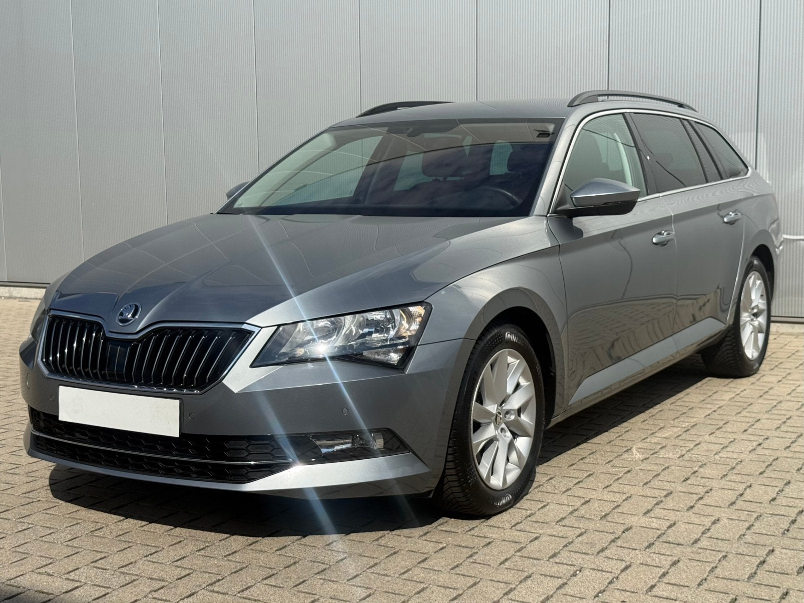 Garantie d'un an sur la Skoda Superb Combi 1.5 TSI DSG, Argent ou Gris, Achat, Entreprise, Garantie prolongée