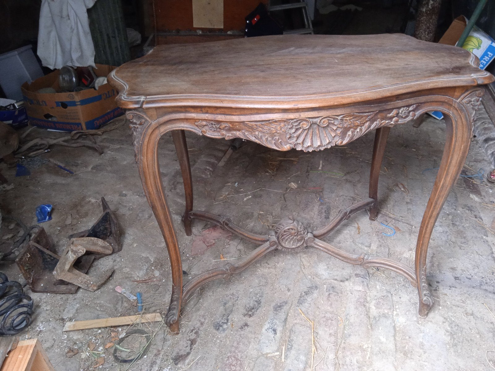 petite table style Louis XV, Ophalen
