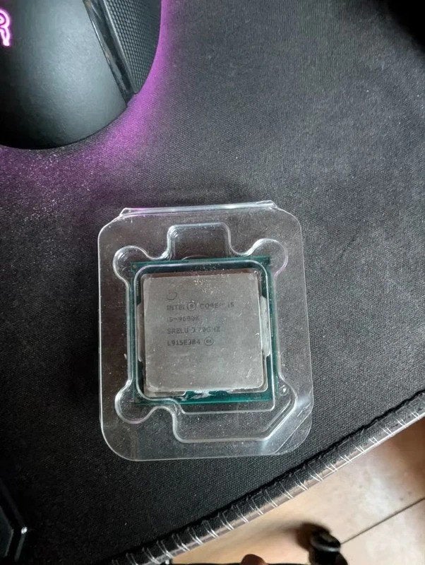 Intel i5 9600k, Computers en Software, Processors, 6-core, LGA 1151, Ophalen of Verzenden, Zo goed als nieuw