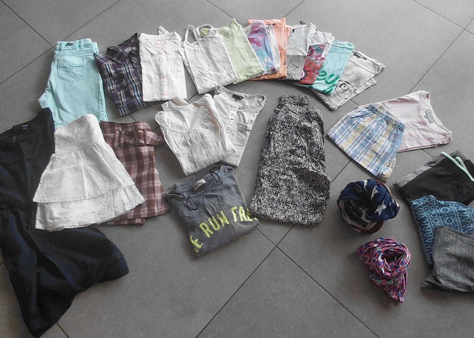 lot de vêtements fille 12 ans 24 pièces !!, Enfants & Bébés, Enlèvement
