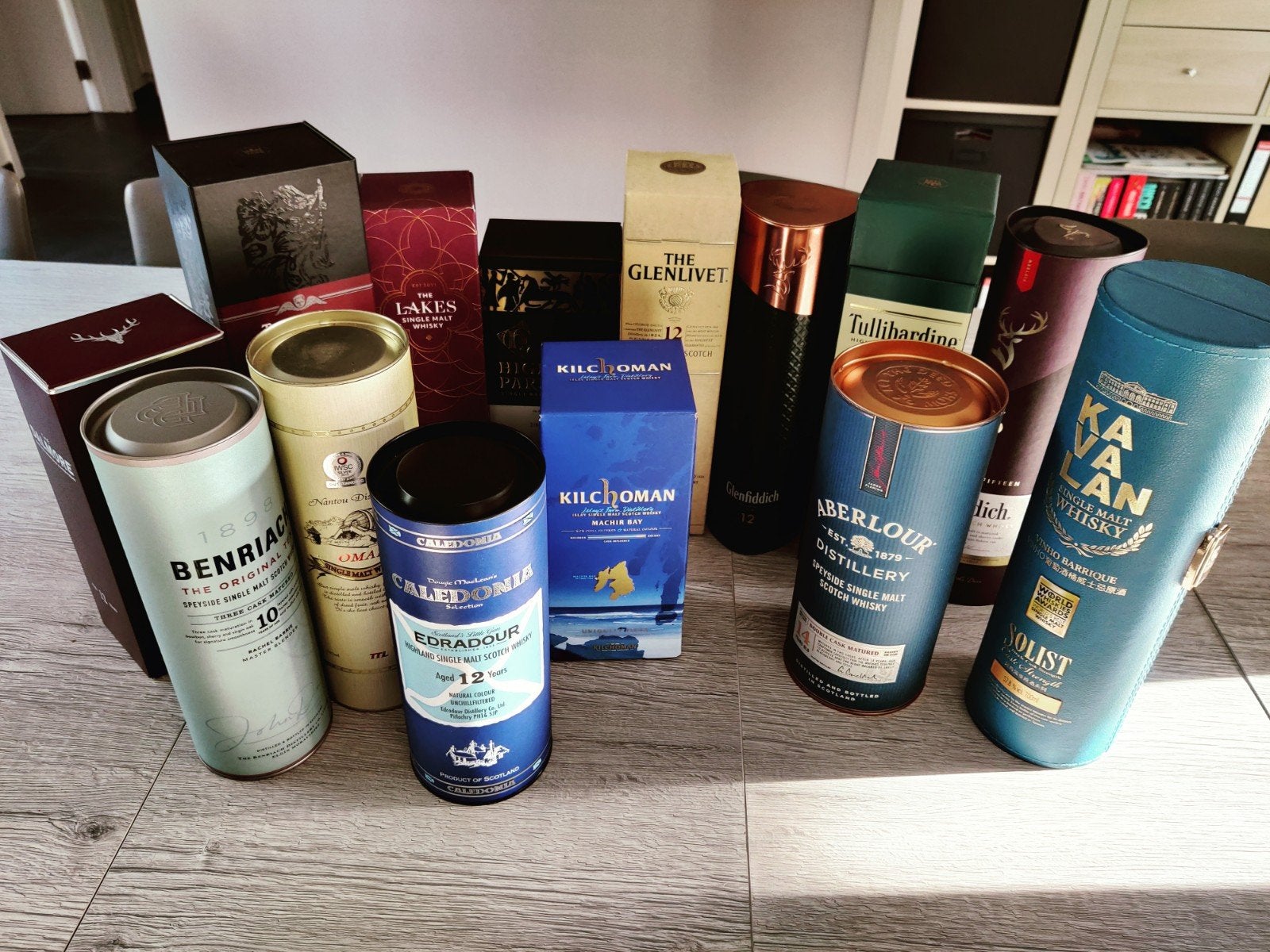 Decoratieve Whiskydozen/kokers (verschillende met lege fles), Ophalen