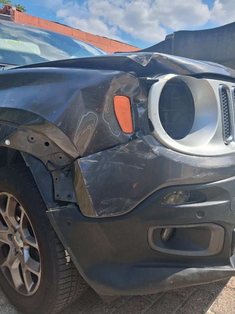 Trouvez des pièces Jeep Renegade d'occasion, Jeep, Pare-chocs, Droite, Enlèvement