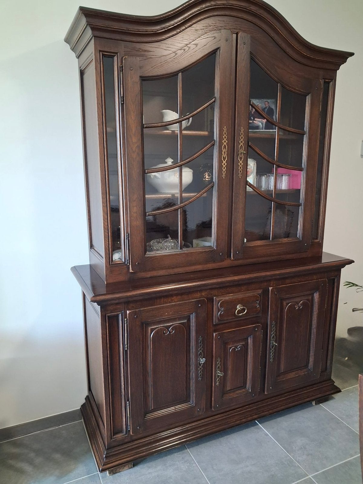 Eikenhouten kast en tafel met bijpassende stoelen, Huis en Inrichting, Kasten | Buffetkasten, Ophalen, Gebruikt