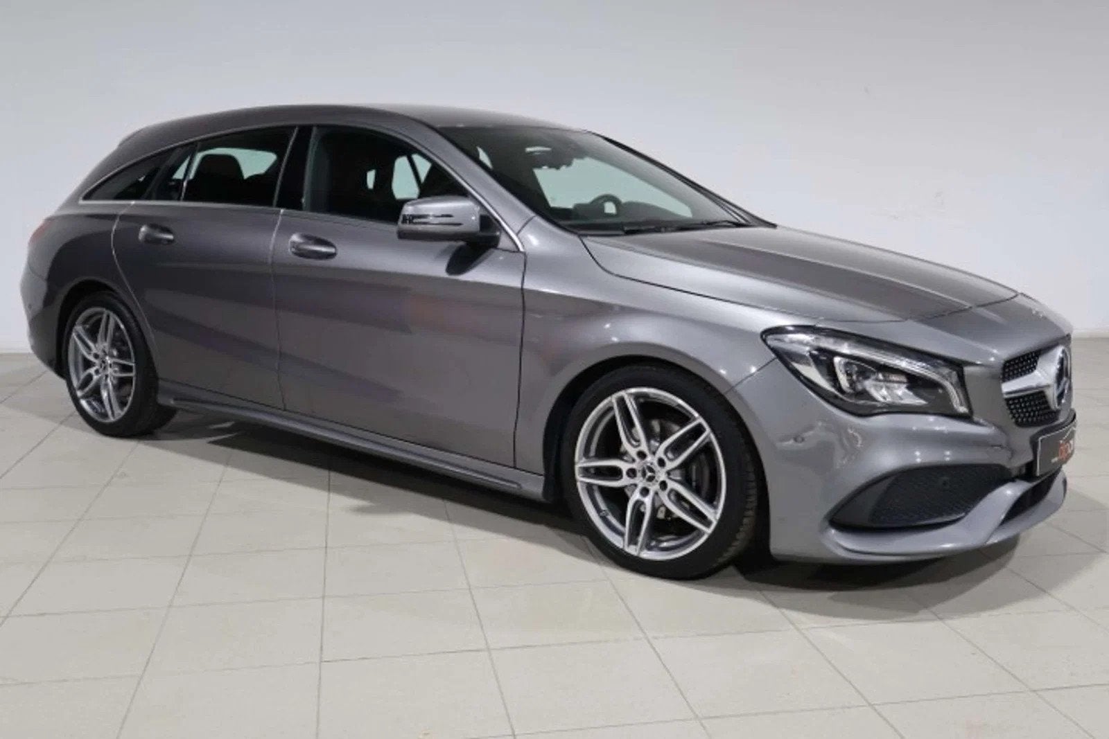 Mercedes-Benz CLA-Klasse 180 CLA 180 AMG Pack (automatique), Autos, Achat, Entreprise, Alcantara, Noir
