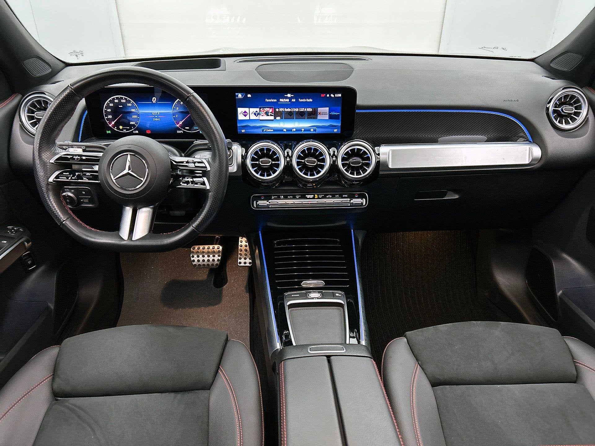 Mercedes-Benz GLB-klasse 180 AMG Line | Panoramisch Dak | Do, Auto's, Mercedes-Benz, Dealer onderhouden, Stof, Gebruikt, 136 pk