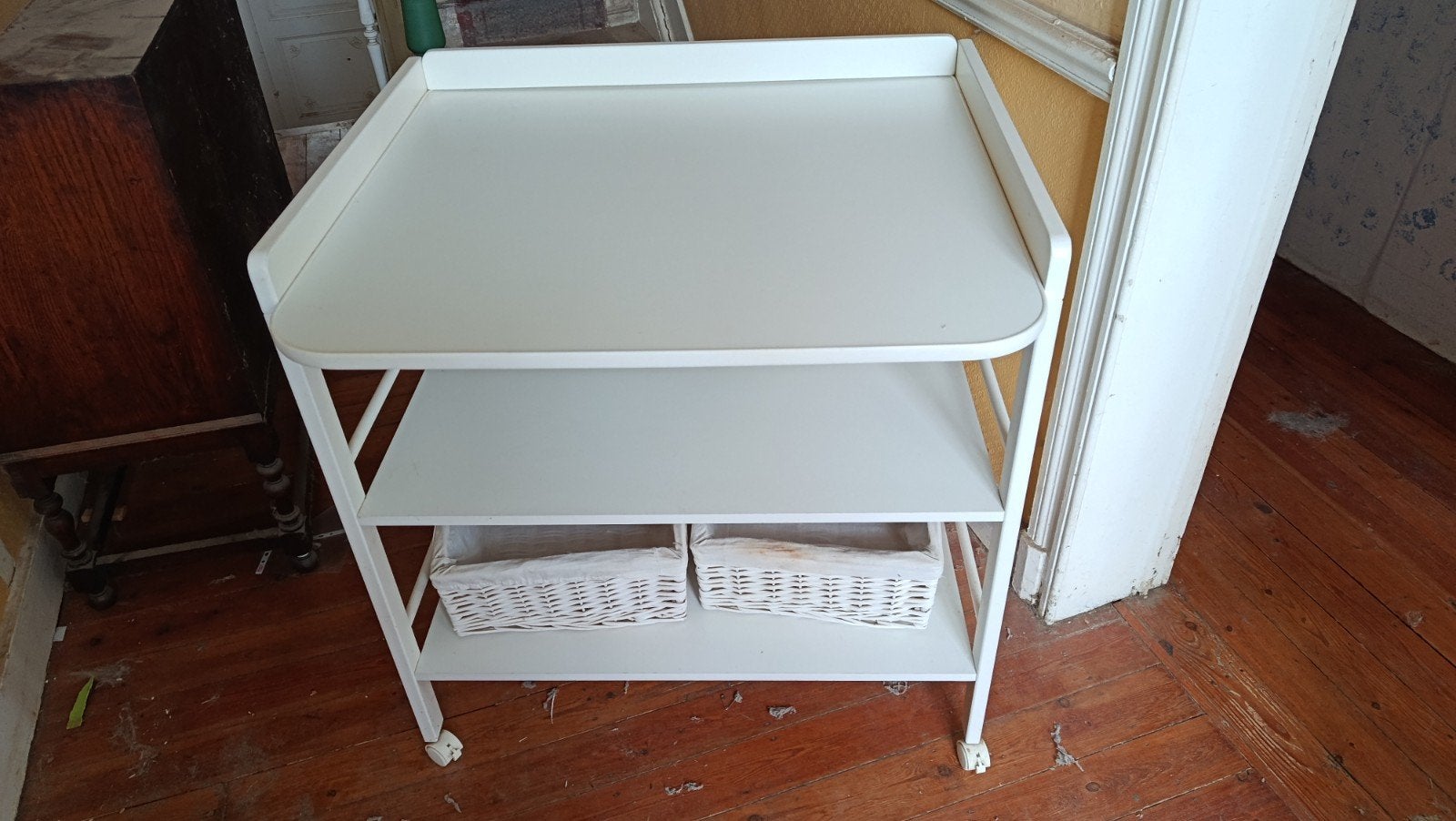 table a langer blanche, beaucoup de rangement, Autres marques, Comme neuf, Enlèvement, Autres types