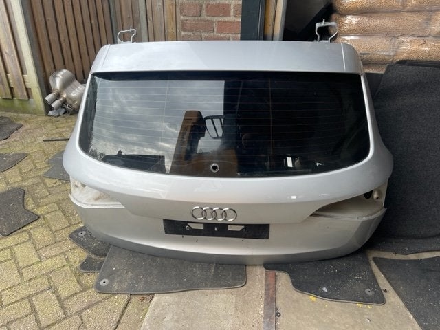 HAYON ARRIÈRE / MALLE LX7W Audi Q5 (8RB) (01-2008/05-2017), Auto-Union-Straße  1,
85057  Ingolstadt, DE, Info@audi.de, Haillon arrière