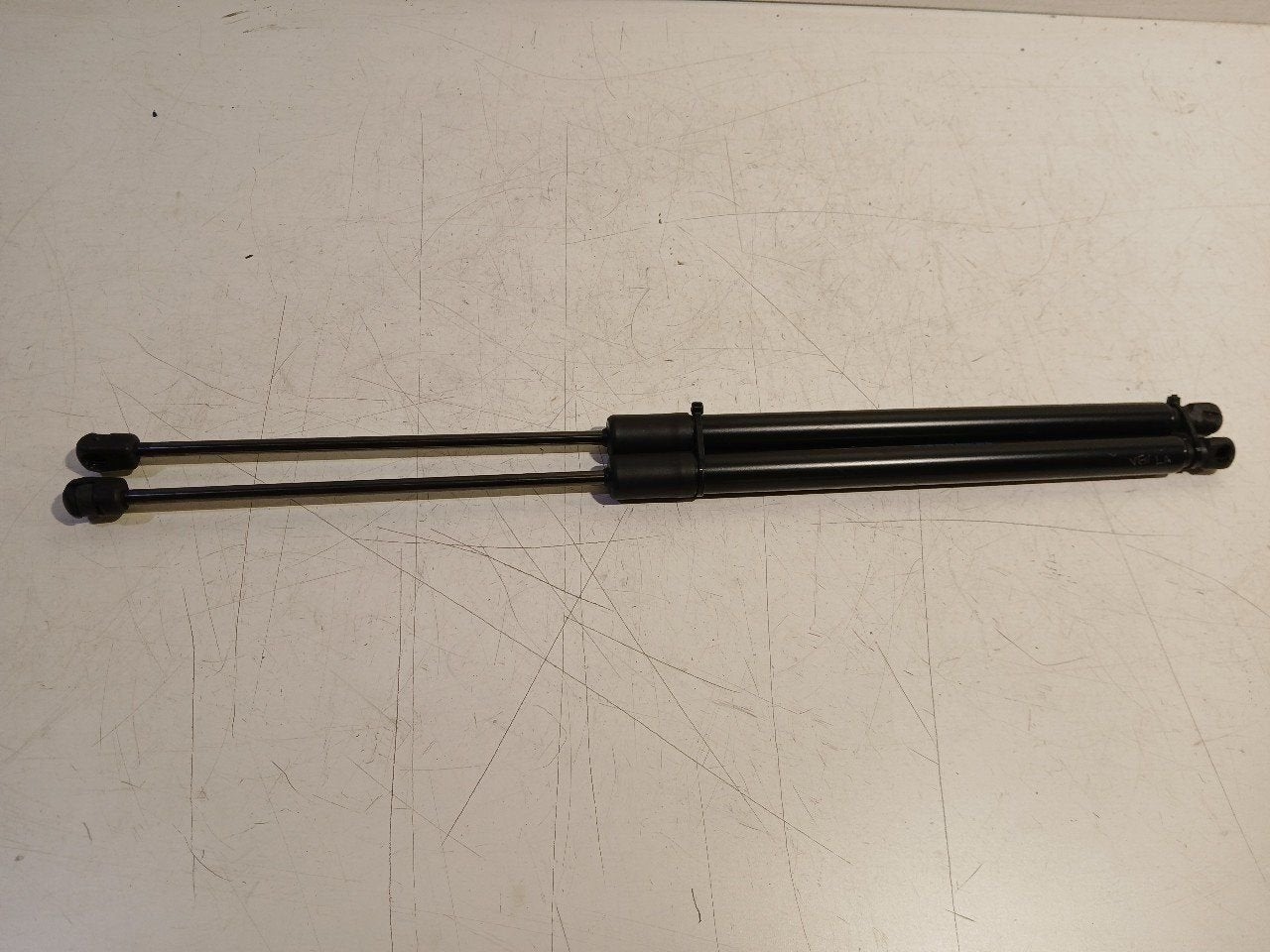 Gasdrukveerset achter Skoda Enyaq, Onderdelen@venauto.nl, Van der Ven Autorecycling B.V., Ettenseweg 76, 4706 PB Roosendaal, The Netherlands