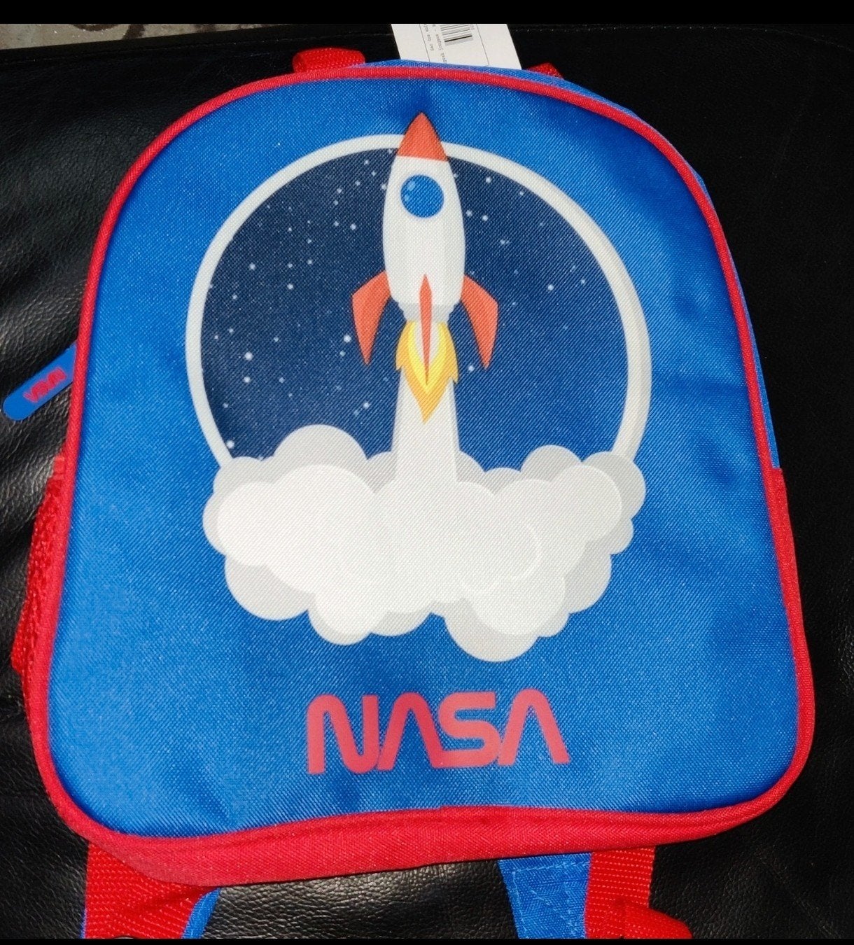 sac à dos neuf Nasa, Enlèvement