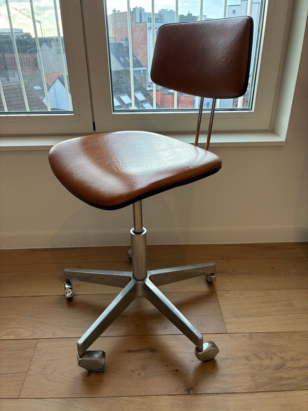 Vintage bureaustoel, Huis en Inrichting, Ophalen, Gebruikt, Oranje, Bureaustoel