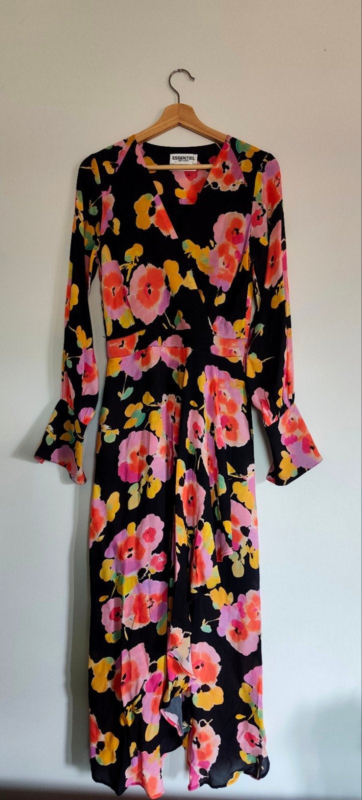 Essentiel Antwerp zwarte midi-jurk met bloemenprint, Enlèvement ou Envoi, Taille 36 (S), Essentiel Antwerp, Sous le genou