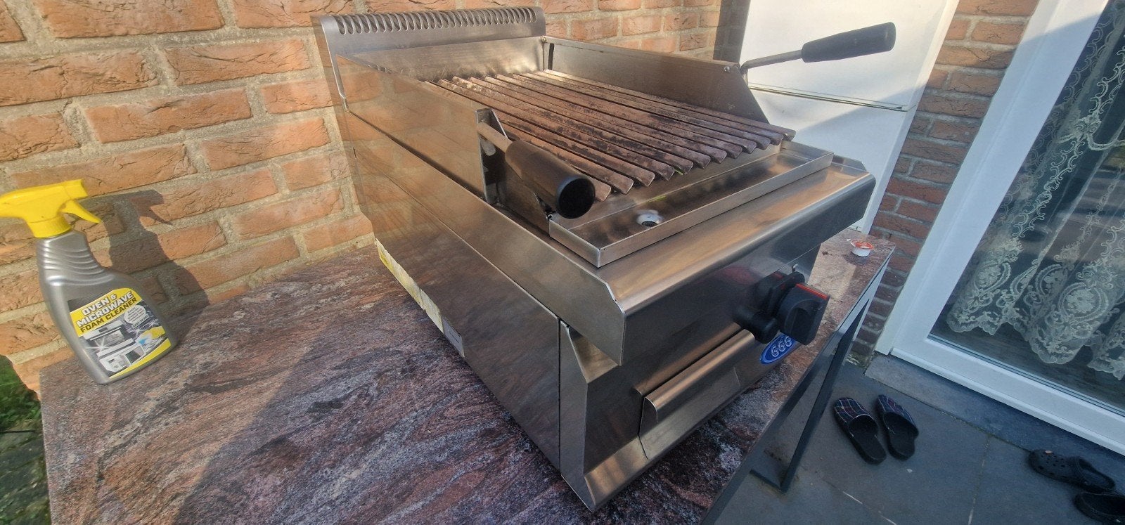 Lavasteen Grill, Ophalen