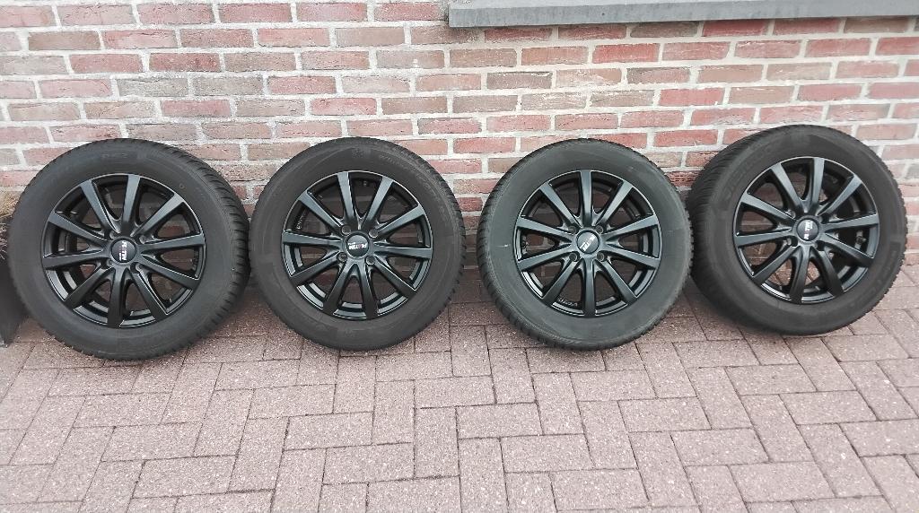 ZWARTE VELGEN BANDEN FORD FIESTA 15* TPMS DRUKSENSOREN, Ophalen, Gebruikt, 15 inch, Banden en Velgen