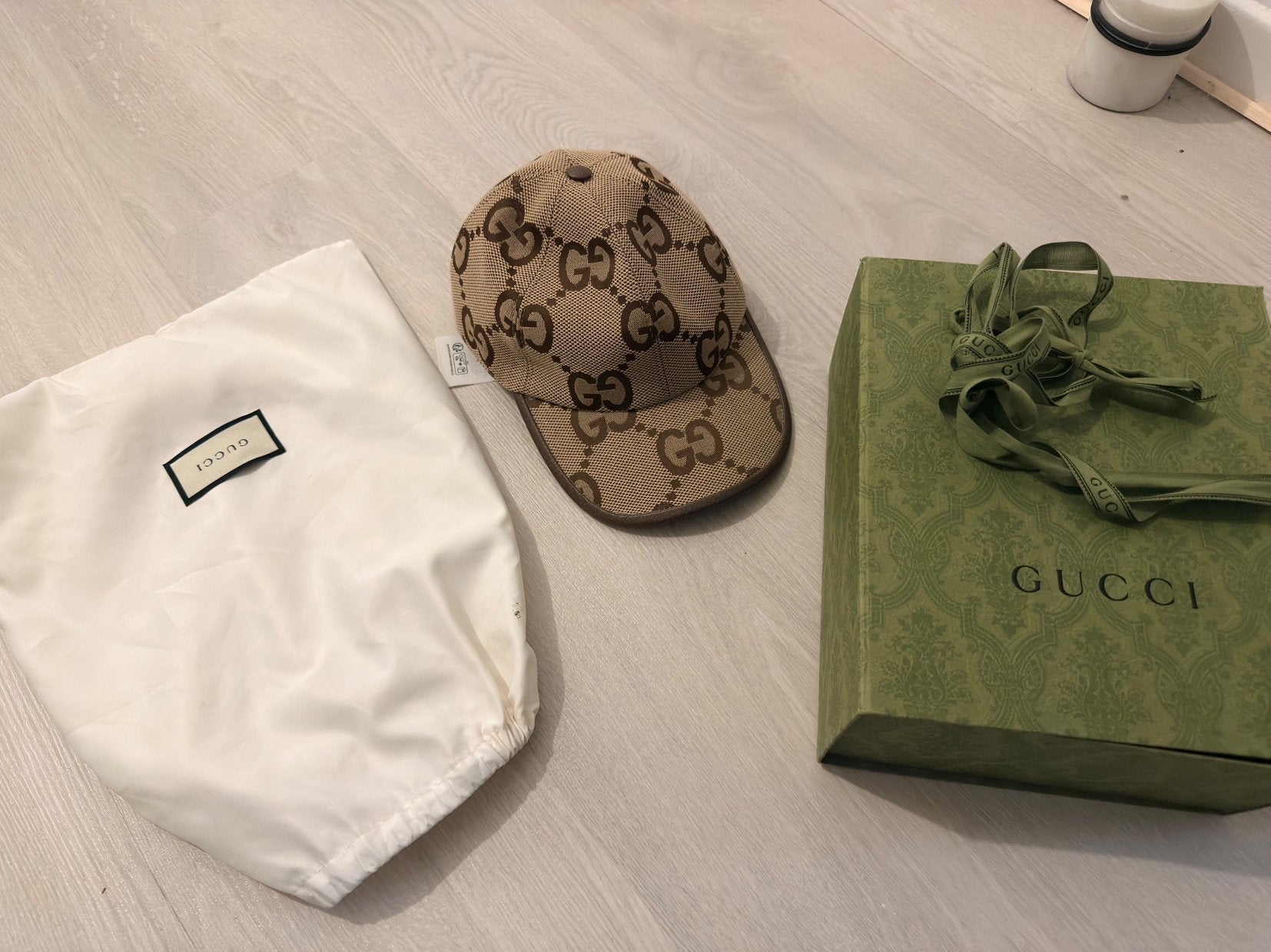 Casquette gucci jumbo beige, Vêtements | Hommes, Enlèvement, Comme neuf, 57 cm (M, 7⅛ pouces) ou moins, Casquette