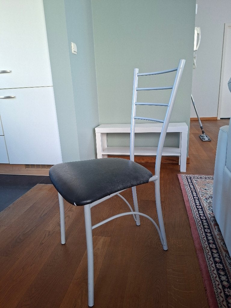 keukenstoel, Ophalen, Kunststof, Twee, Zo goed als nieuw