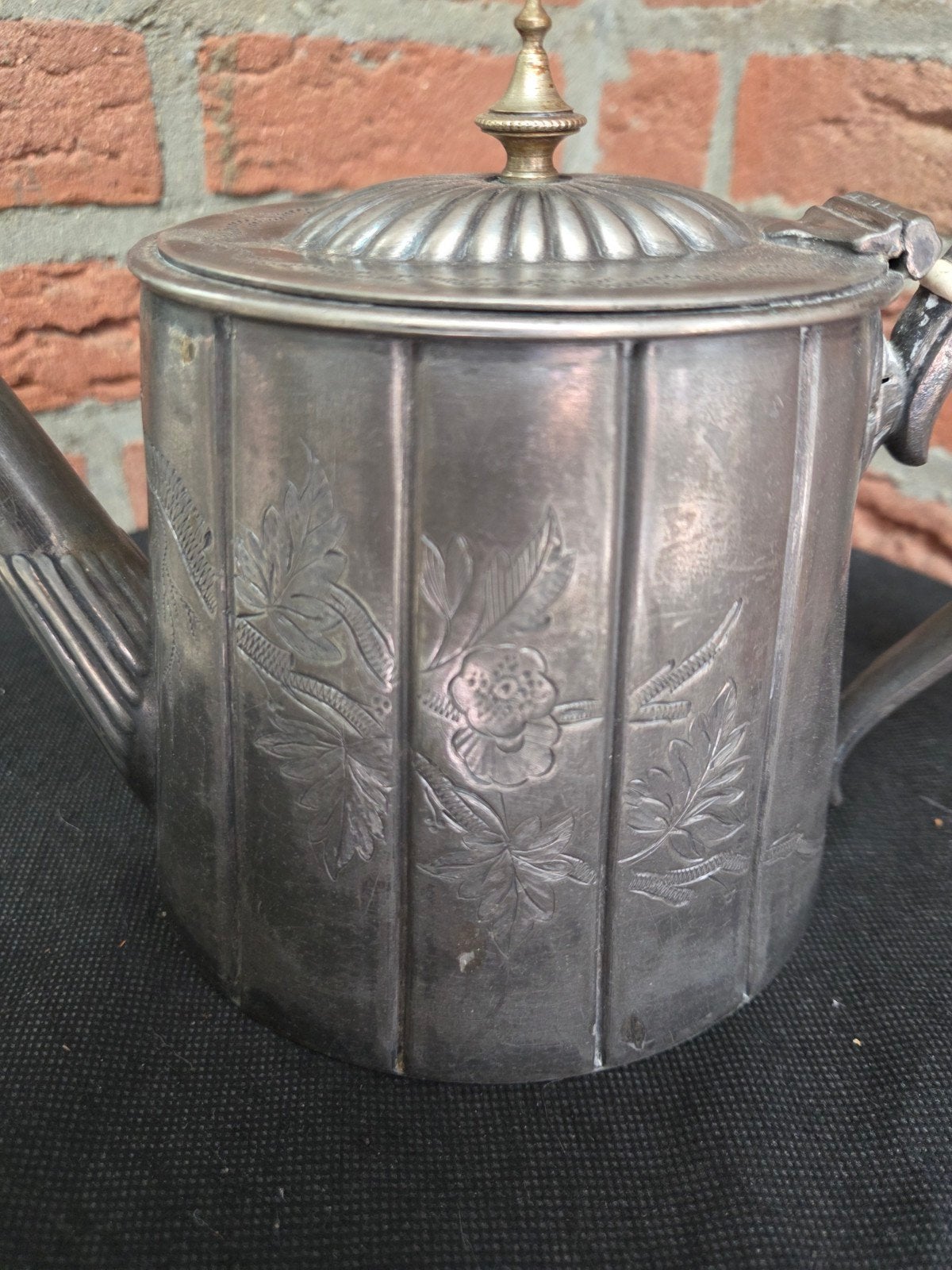 Théière anglaise ancienne marquée, argentée ?, Antiquités & Art, Enlèvement ou Envoi